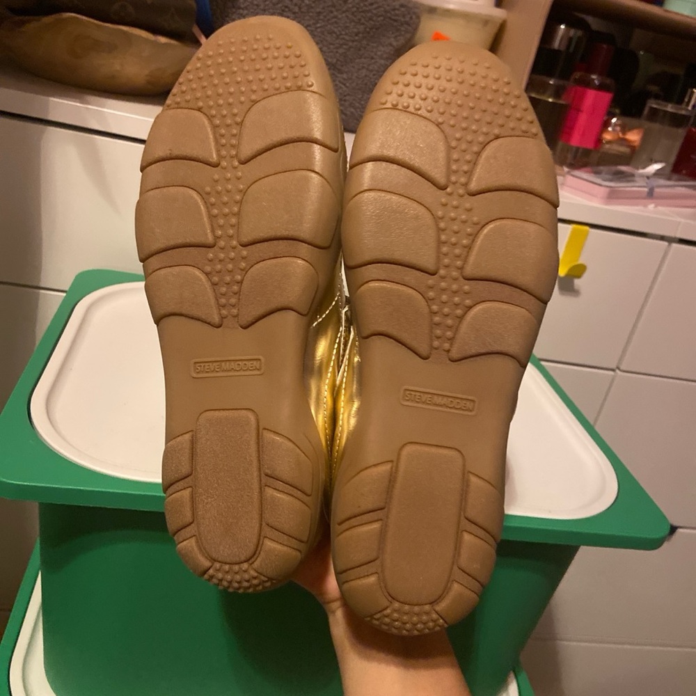 Steven Madden Tan and gold Mary Jane shoes - Picture 4 of 6